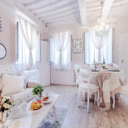 Convenient Close To Train Station And Parking Appartamento *
