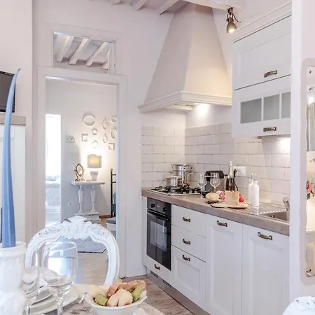 Convenient Close To Train Station And Parking *