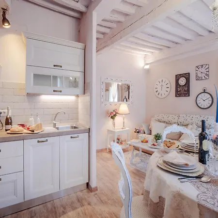 Convenient Close To Train Station And Parking *