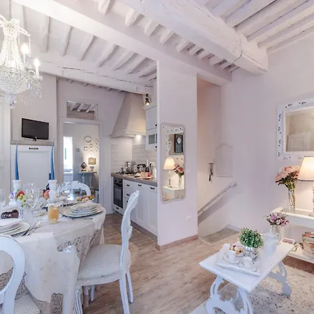 Convenient Close To Train Station And Parking *