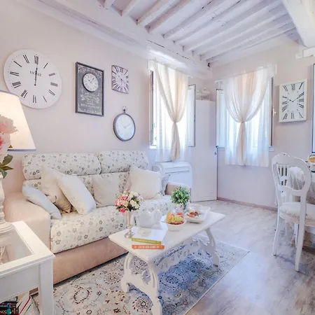 Convenient Close To Train Station And Parking Apartment Lucca